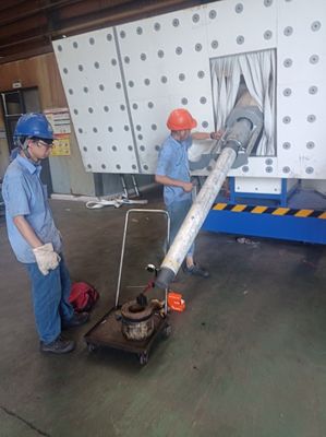 حقن تدفق دواري للصنع بالحقن رفعت بواسطة رافعة الضغط Mpa 0.1-0.6 التشغيل السلس والدقيق